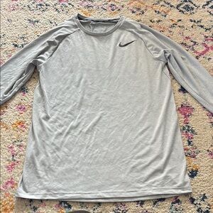 Nike Men's Gray Quarter Sleeve Sleeve Shirt
